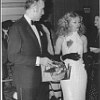 Der Mann mit dem goldenen Colt Premiere C. Lee, Britt Ekland